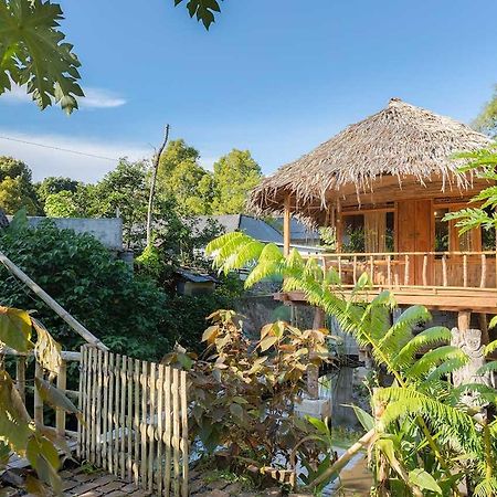 Onong'S Homestay & Cafe Tomohon Esterno foto