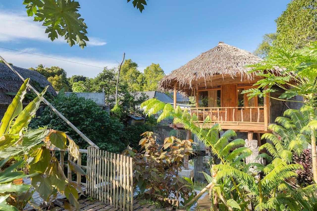 Onong'S Homestay & Cafe Tomohon Esterno foto