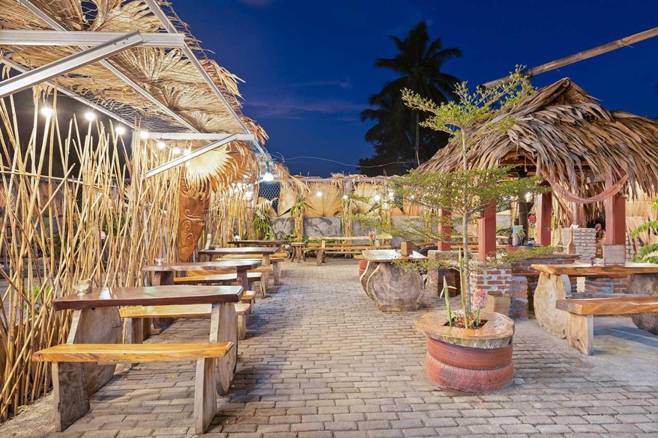 Onong'S Homestay & Cafe Tomohon Esterno foto