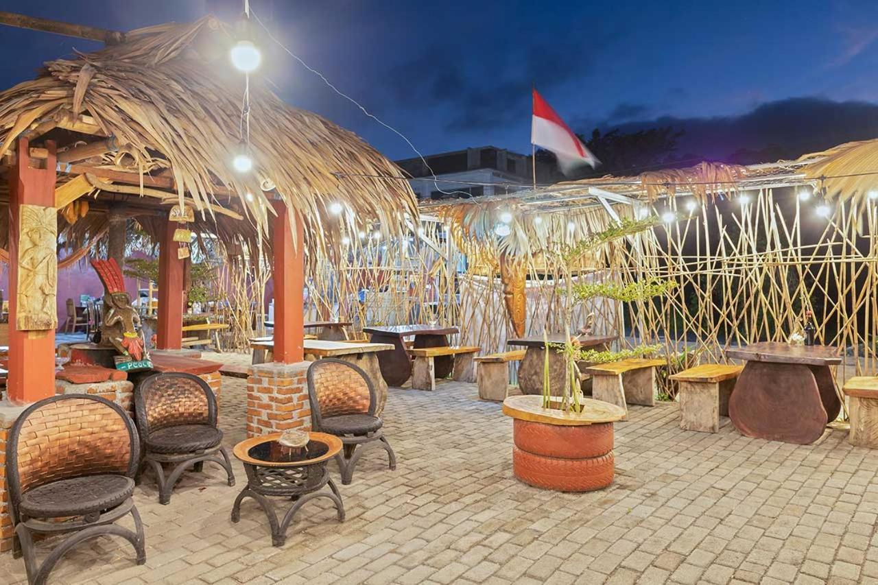Onong'S Homestay & Cafe Tomohon Esterno foto