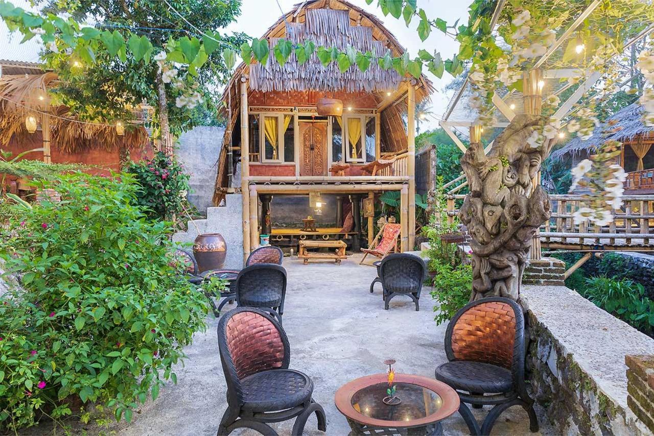 Onong'S Homestay & Cafe Tomohon Esterno foto